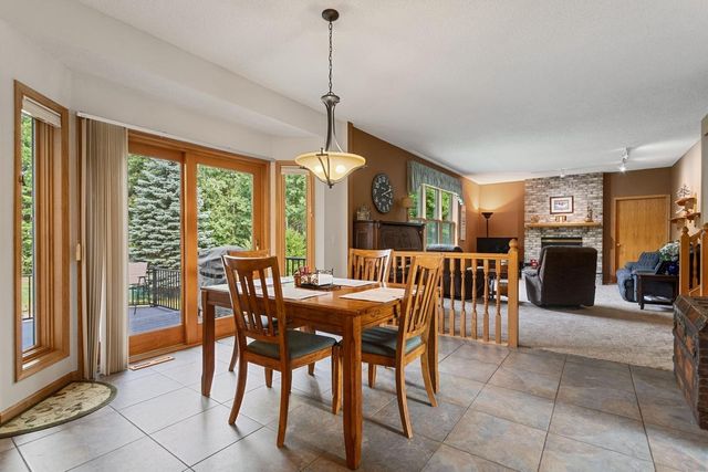 2437 Matterhorn Drive E, Maplewood, MN 55119