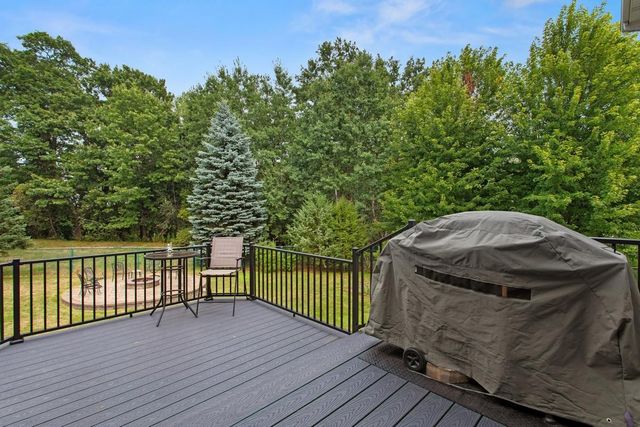2437 Matterhorn Drive E, Maplewood, MN 55119
