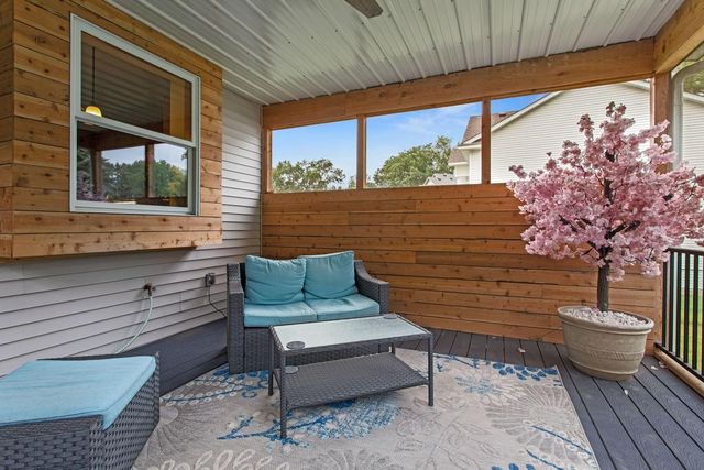 2437 Matterhorn Drive E, Maplewood, MN 55119