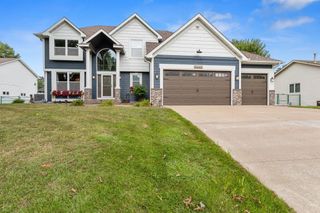 2437 Matterhorn Drive E, Maplewood, MN 55119