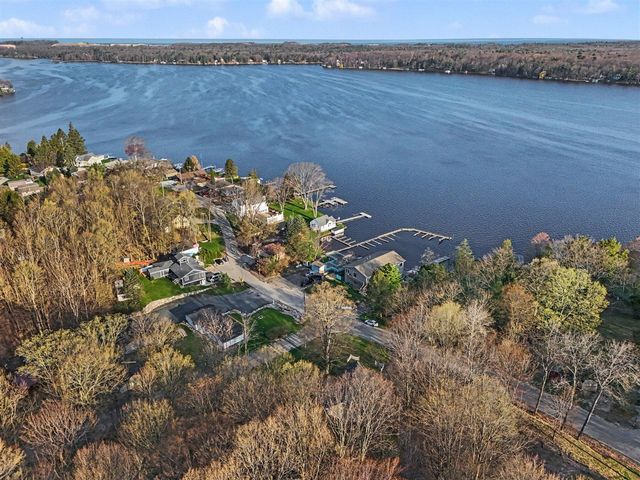 5989 Barnhart Road, Ludington, MI 49431