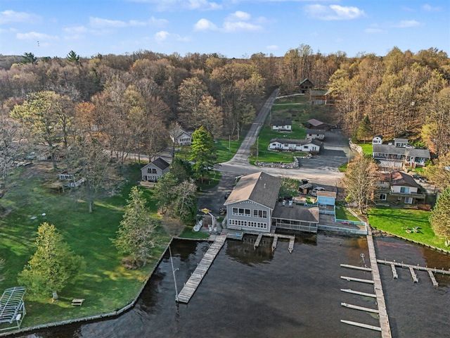 5989 Barnhart Road, Ludington, MI 49431