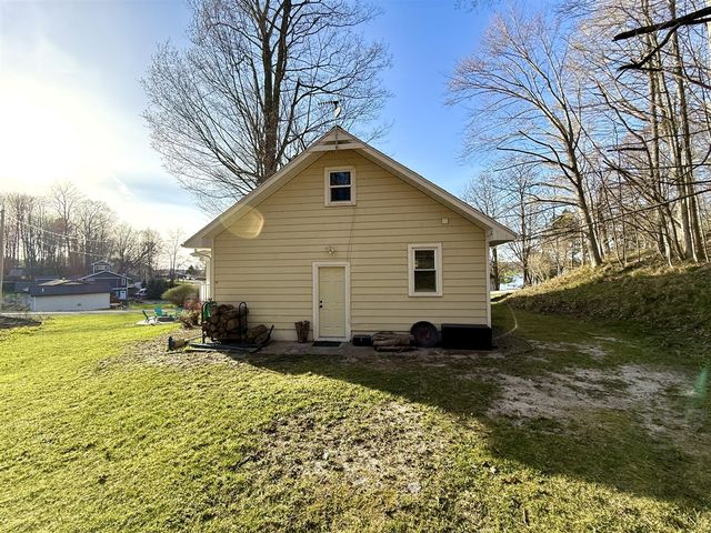 5989 Barnhart Road, Ludington, MI 49431