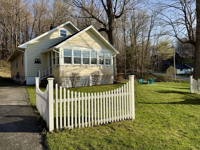 5989 Barnhart Road, Ludington, MI 49431