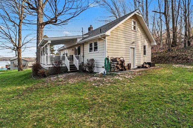 5989 Barnhart Road, Ludington, MI 49431