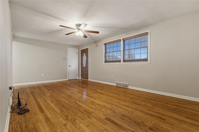 299 Hansen Ave, Ellwood City, PA 16117