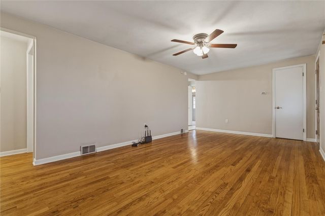 299 Hansen Ave, Ellwood City, PA 16117