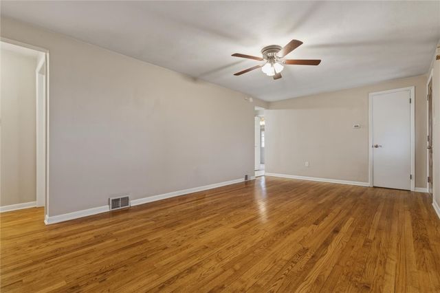 299 Hansen Ave, Ellwood City, PA 16117