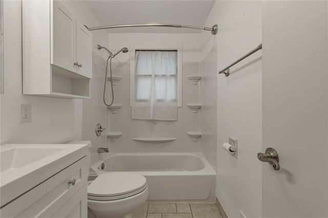 299 Hansen Ave, Ellwood City, PA 16117