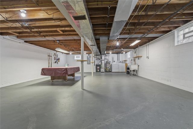 299 Hansen Ave, Ellwood City, PA 16117