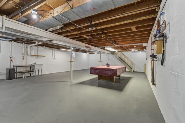 299 Hansen Ave, Ellwood City, PA 16117