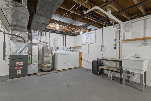 299 Hansen Ave, Ellwood City, PA 16117