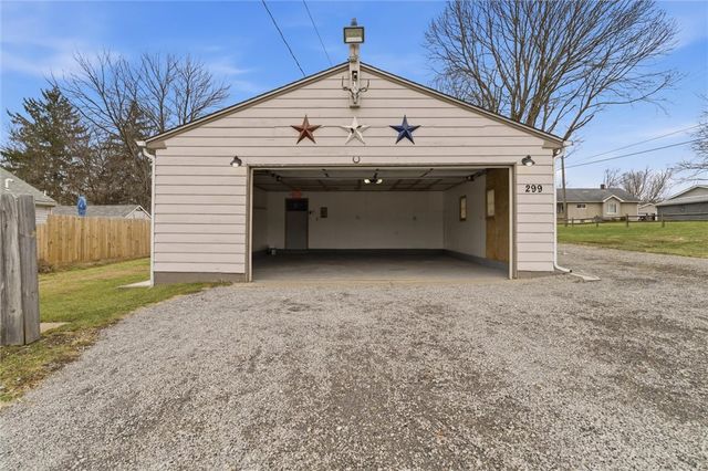 299 Hansen Ave, Ellwood City, PA 16117