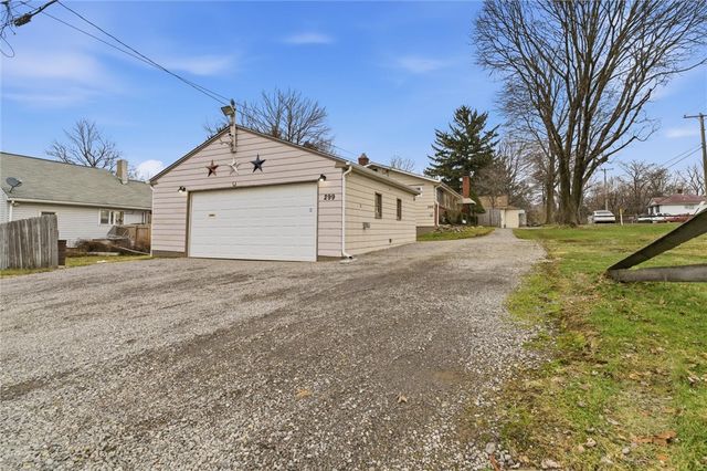 299 Hansen Ave, Ellwood City, PA 16117
