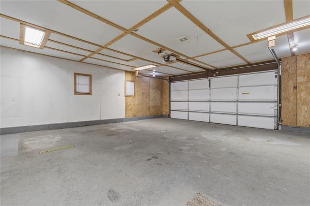 299 Hansen Ave, Ellwood City, PA 16117