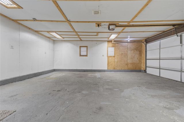 299 Hansen Ave, Ellwood City, PA 16117