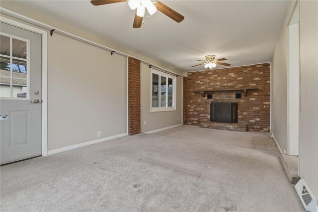 299 Hansen Ave, Ellwood City, PA 16117