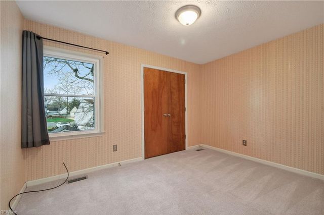 9 Ancel CT, Hampton, VA 23666