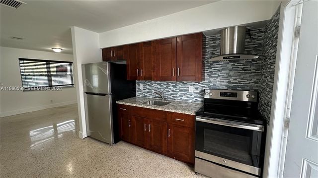 514 NE 4th Ave 514, Hallandale Beach, FL 33009