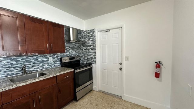 514 NE 4th Ave 514, Hallandale Beach, FL 33009