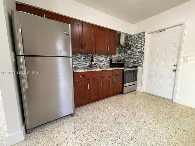 514 NE 4th Ave 514, Hallandale Beach, FL 33009