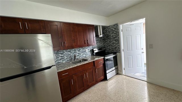 514 NE 4th Ave 514, Hallandale Beach, FL 33009