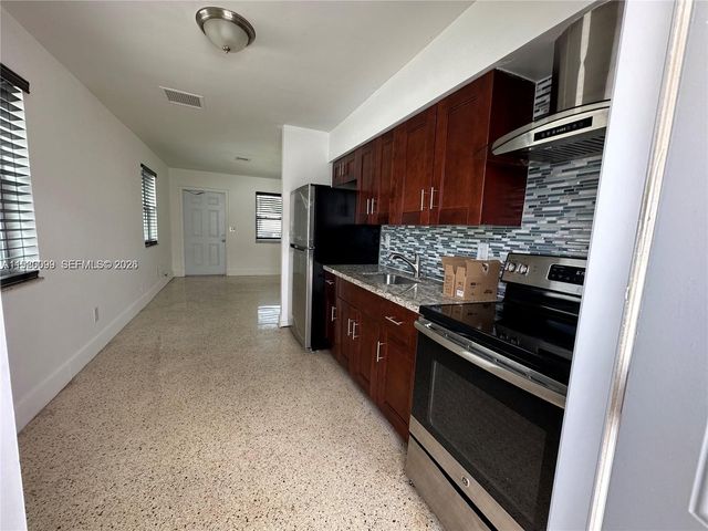 514 NE 4th Ave 514, Hallandale Beach, FL 33009