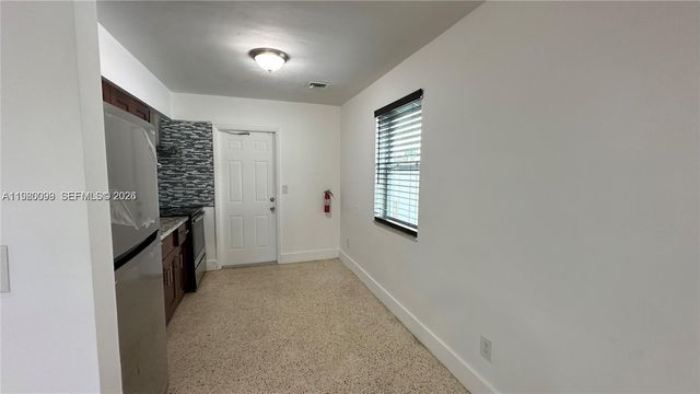 514 NE 4th Ave 514, Hallandale Beach, FL 33009