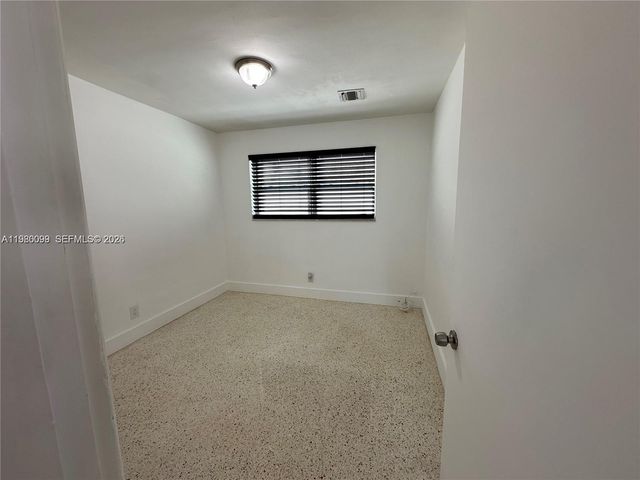 514 NE 4th Ave 514, Hallandale Beach, FL 33009
