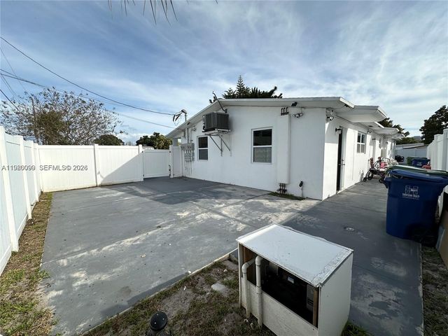 514 NE 4th Ave 514, Hallandale Beach, FL 33009