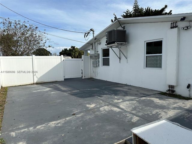 514 NE 4th Ave 514, Hallandale Beach, FL 33009