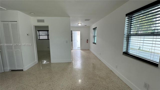 514 NE 4th Ave 514, Hallandale Beach, FL 33009