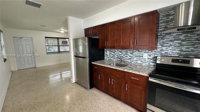 514 NE 4th Ave 514, Hallandale Beach, FL 33009