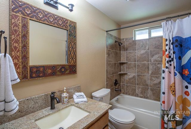 398 Mango Dr, Eagle, ID 83616