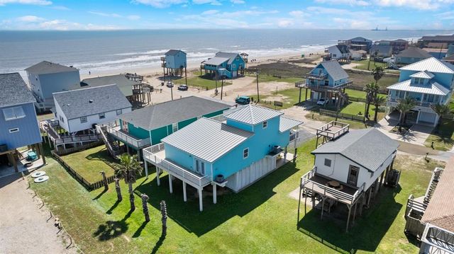 206 Sand Dune Court, Surfside Beach, TX 77541
