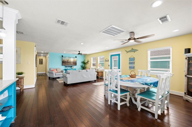 206 Sand Dune Court, Surfside Beach, TX 77541