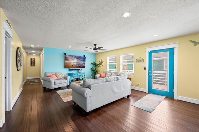 206 Sand Dune Court, Surfside Beach, TX 77541