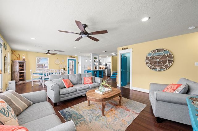 206 Sand Dune Court, Surfside Beach, TX 77541
