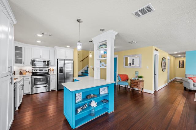 206 Sand Dune Court, Surfside Beach, TX 77541