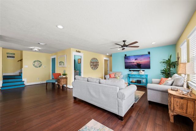 206 Sand Dune Court, Surfside Beach, TX 77541