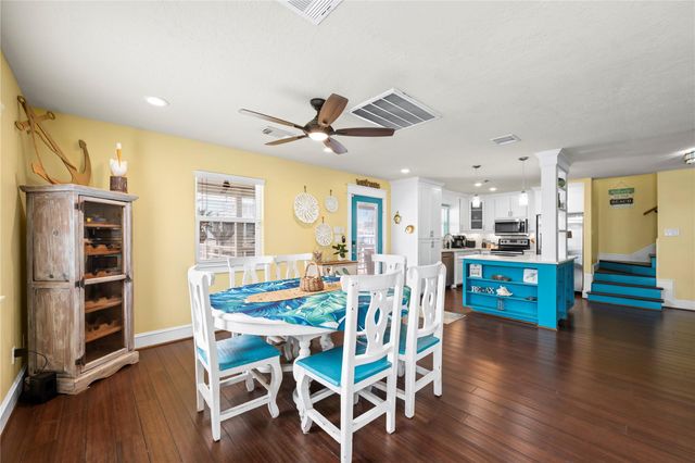 206 Sand Dune Court, Surfside Beach, TX 77541
