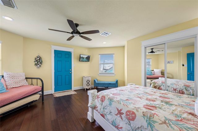 206 Sand Dune Court, Surfside Beach, TX 77541