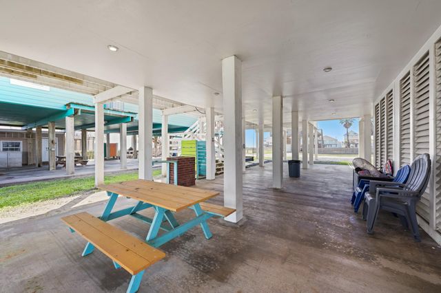 206 Sand Dune Court, Surfside Beach, TX 77541