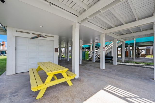 206 Sand Dune Court, Surfside Beach, TX 77541