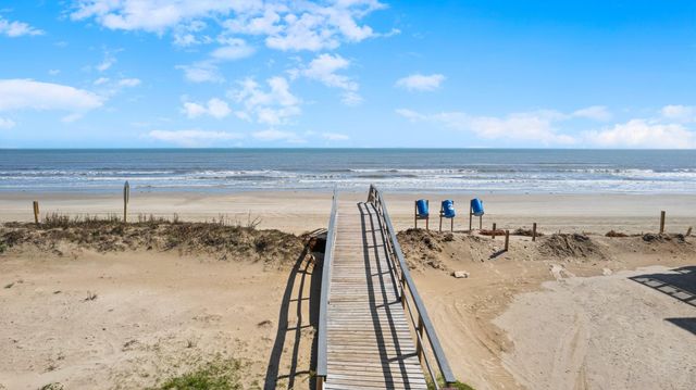 206 Sand Dune Court, Surfside Beach, TX 77541