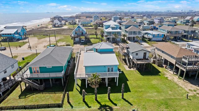 206 Sand Dune Court, Surfside Beach, TX 77541