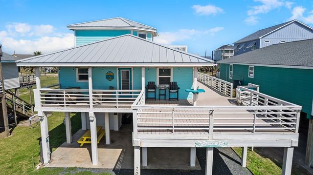 206 Sand Dune Court, Surfside Beach, TX 77541