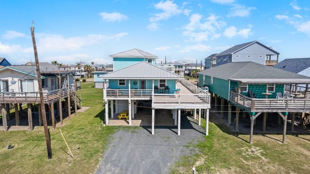 206 Sand Dune Court, Surfside Beach, TX 77541