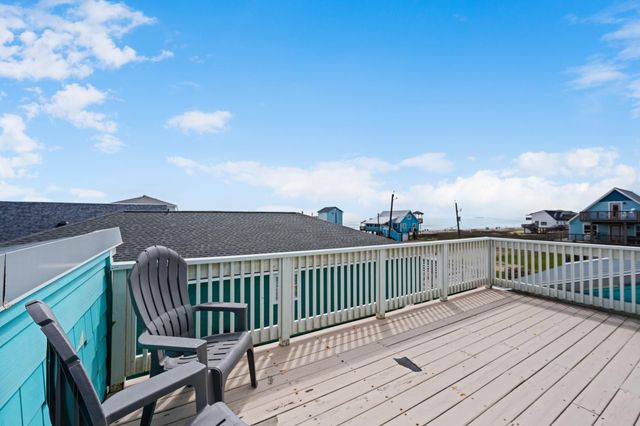 206 Sand Dune Court, Surfside Beach, TX 77541