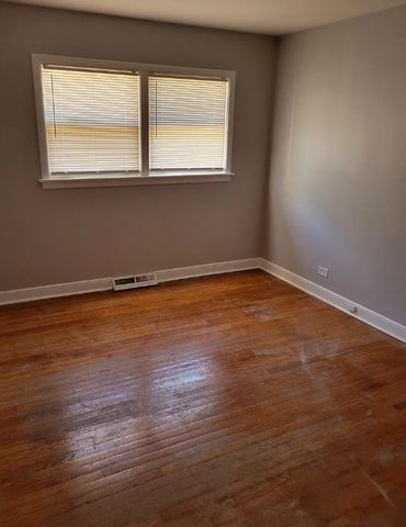 9035 S EUCLID Avenue, Chicago, IL 60617
